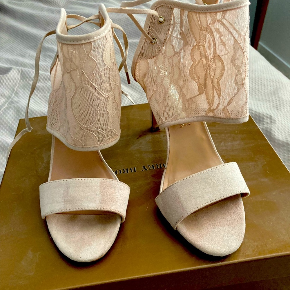 Audrey Brooke Margaret blush suede pumps!
